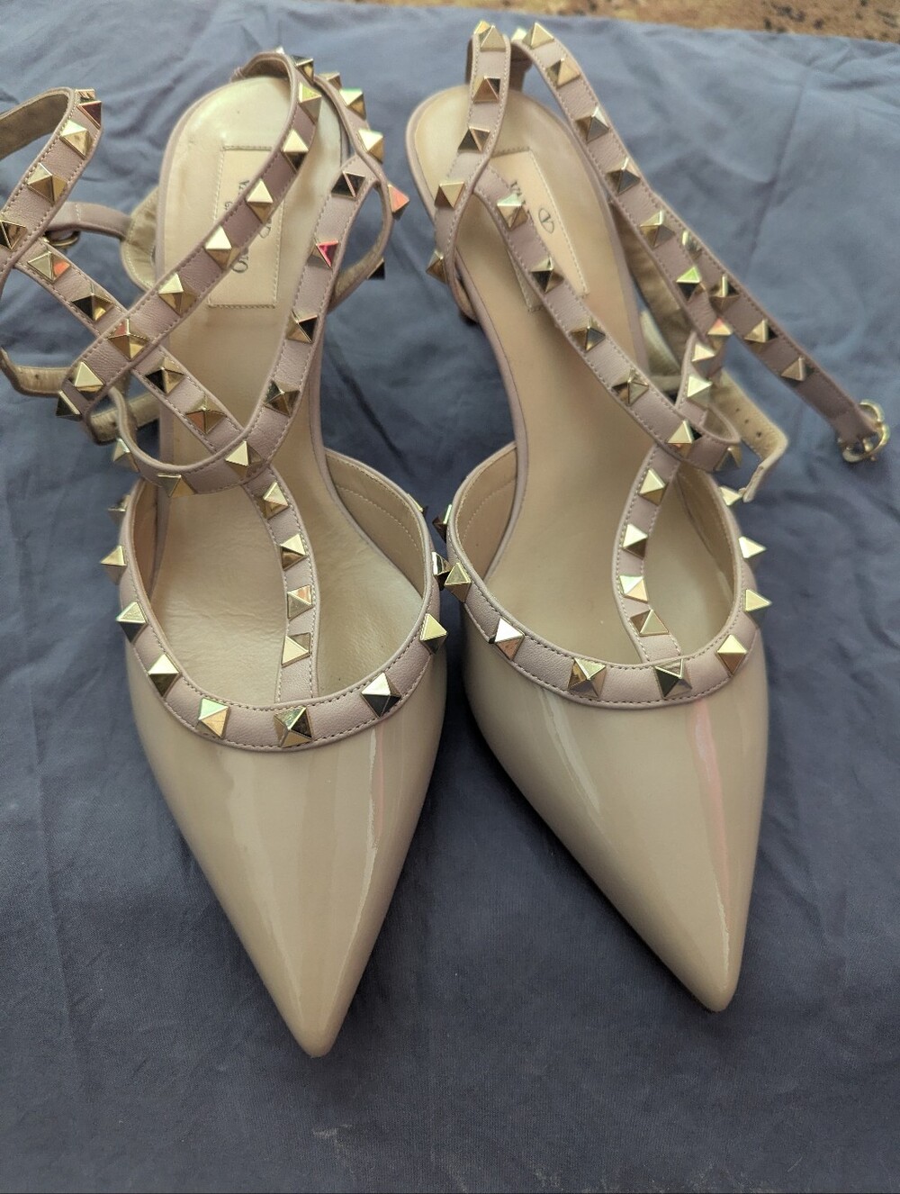 Brand New, Never Worn, Valentino Garavani Rockstud Pumps In Nude